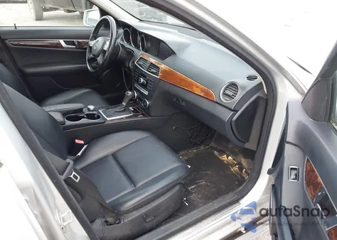 2014 Mercedes-Benz C 300 Luxury 4Matic/Sport 4Matic z USA, uszkodzony, nr VIN WDDGF8AB6EG188507